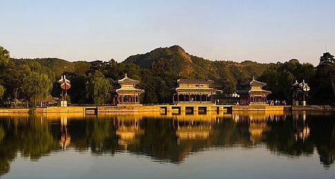 《LAN Party》Steam上线 在线版玩家好友聚会